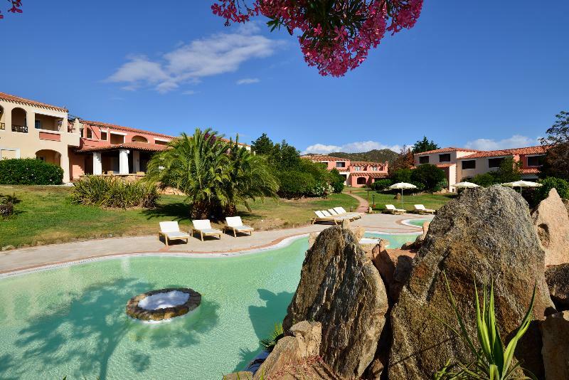 Voi Colonna Village Golfo Aranci Exterior foto